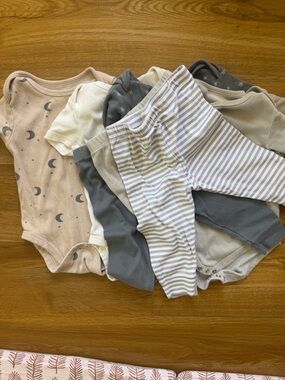 Neutral Baby Bodysuits and Pants Set - Moon Print & Stripes